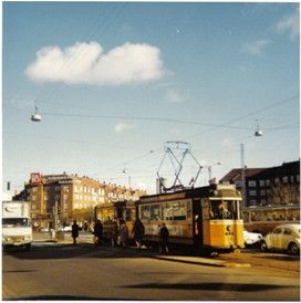 Foto af Sporvogn på Harald Jensens Plads 6. november 1971 - sidste ordinære køreplandag m. sporvogne i Århus - Bemærk linie nr. er fjernet foran - gæt selv hvem der har det stående !!!!!